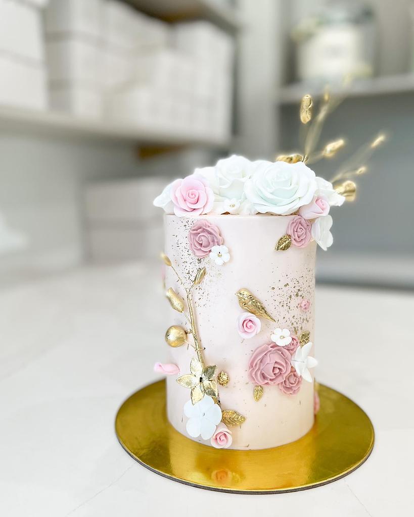 Indulging in Sweet Sentiments: Exploring the Art of Wedding Cakes