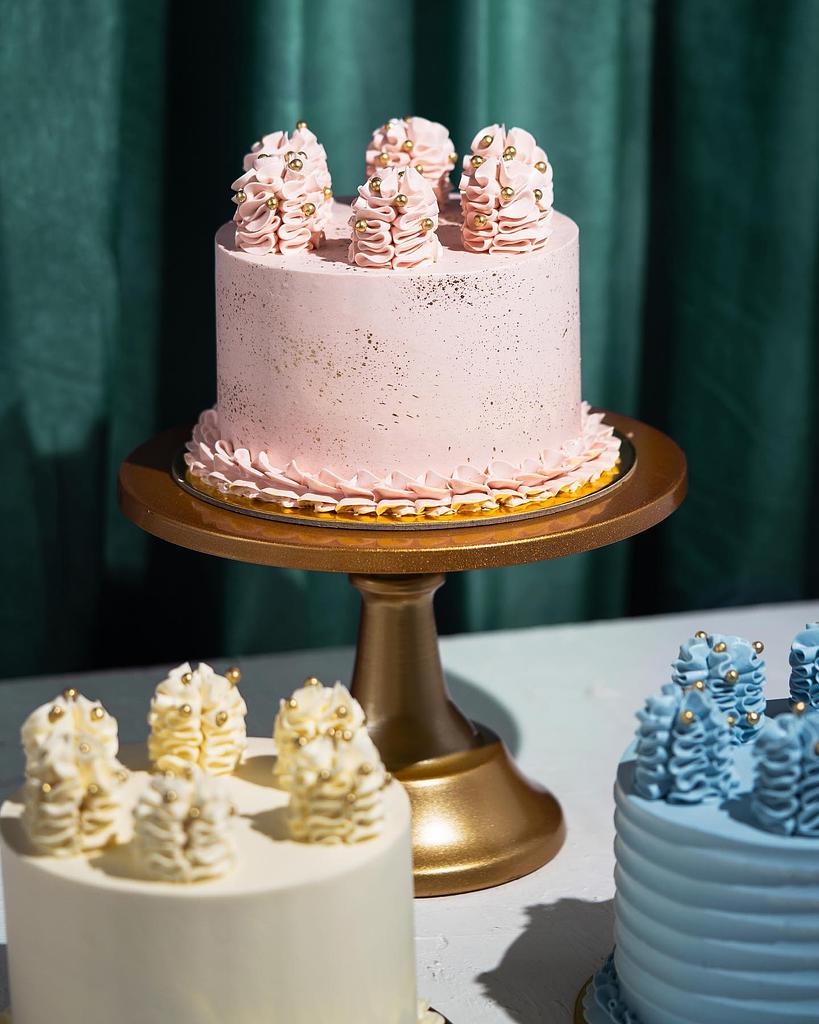 Indulging in Sweet Sentiments: Exploring the Art of Wedding Cakes